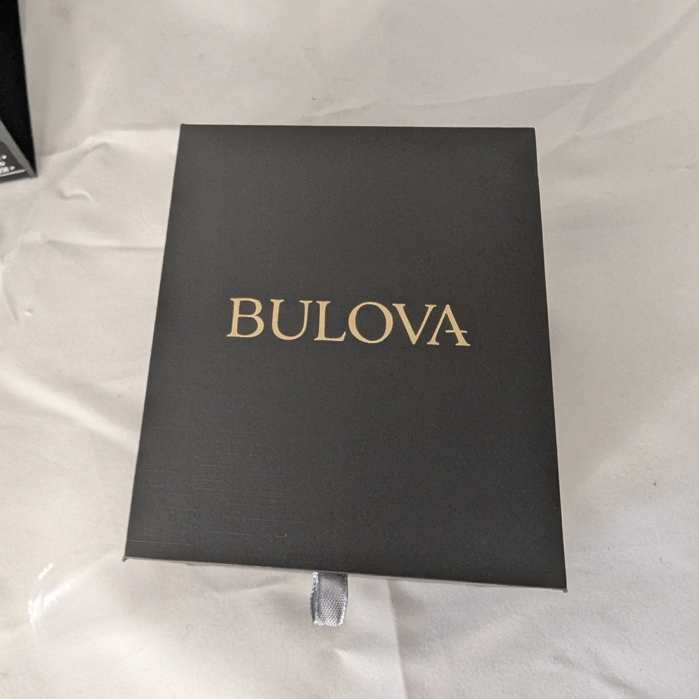 Elegant Bulova Silver Tone Watch with Black Leather Strap - Picture 10 of 11